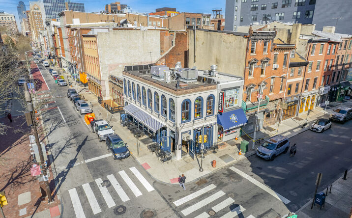 Pictures of Retail property located at 201 Chestnut St, Philadelphia, PA 19106 for lease - image #1