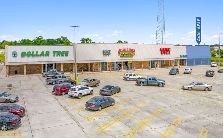Pictures of Retail, Office, Restaurant property located at 811 E Lasalle St, Ville Platte, LA 70586 for lease - image #1