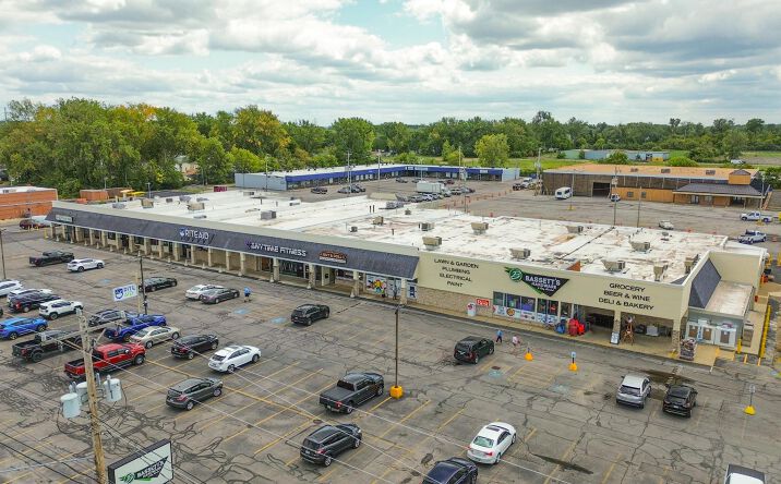 Pictures of Retail property located at 1608 E Perry St, Port Clinton, OH 43452 for sales - image #1
