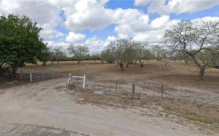 Pictures of Land property located at 000 N Mayfield Road, San Benito, TX 78586 for lease - image #1