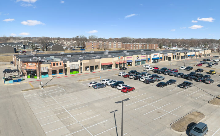 Pictures of Retail property located at 2060 Sovia Dr, Waterloo, IA 50702 for lease - image #1