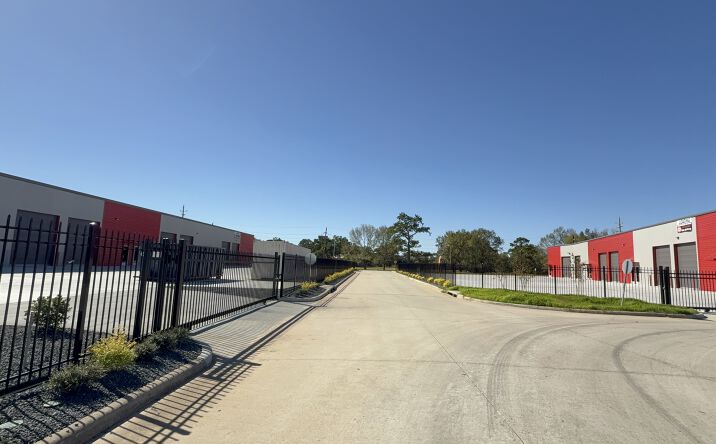 Pictures of Retail, Office, Industrial property located at 4333 Kreinhop Rd, Spring, TX 77388 for lease - image #1