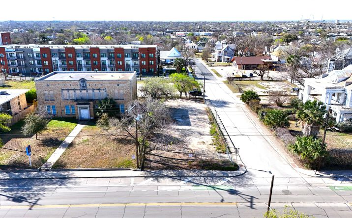 Pictures of Land property located at 1302 E Grayson St, San Antonio, TX 78208 for lease - image #1