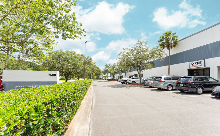 Pictures of Industrial property located at 7600 Kingspointe Pkwy, Orlando, FL 32819 for lease - image #1