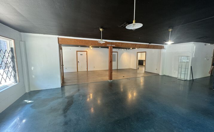 Pictures of Retail, Office property located at 1037 SE Ash St, Portland, OR 97214 for lease - image #1