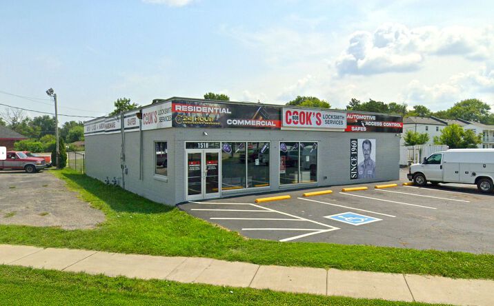 Pictures of Retail property located at 1518 E 10th St, Jeffersonville, IN 47130 for sales - image #1