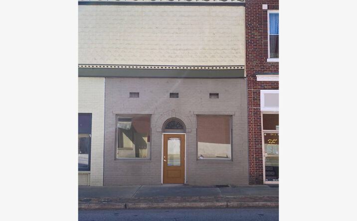 Pictures of Retail, Restaurant, Special Purpose property located at 126 S Public Sq, Laurens, SC 29360 for lease - image #1