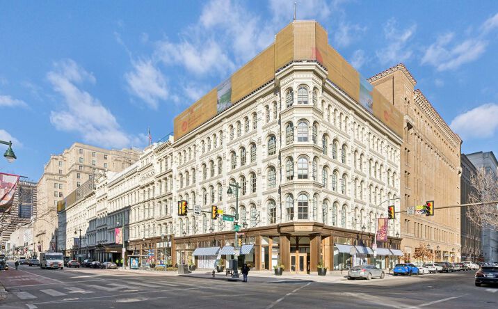 Pictures of Retail property located at 701 Market St, Philadelphia, PA 19106 for lease - image #1
