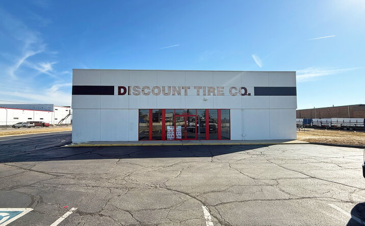 Pictures of Retail property located at 6928 Poe Ave, Dayton, OH 45414 for lease - image #1