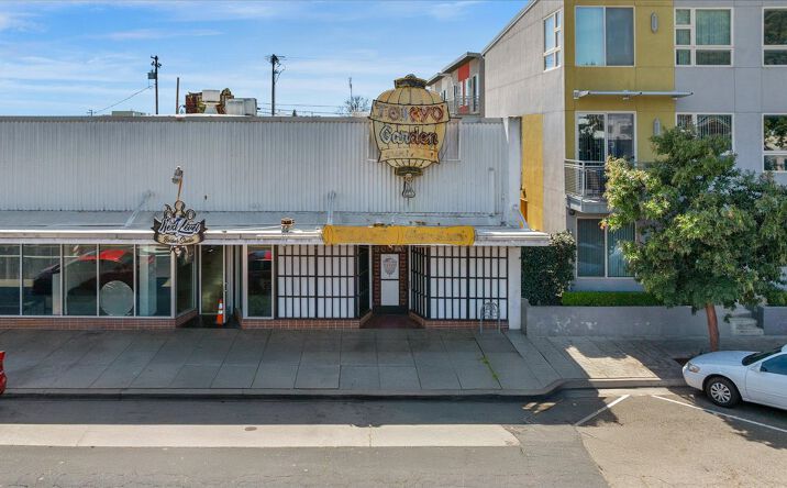 Pictures of Retail, Restaurant property located at 1711 Fulton St, Fresno, CA 93721 for lease - image #1