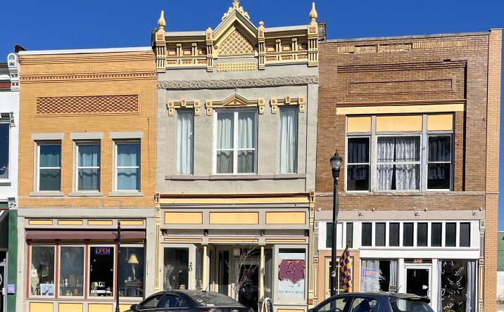 Pictures of Retail, Office, Special Purpose property located at 20 W Washington St, Sullivan, IN 47882 for lease - image #1