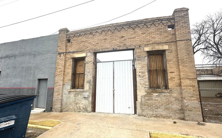 Pictures of Retail, Office, Industrial property located at 110 W 1st St, Taylor, TX 76574 for lease - image #1