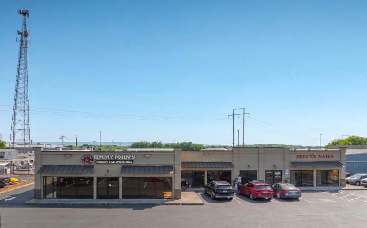 Pictures of Retail property located at 2585 Decherd Blvd, Winchester, TN 37398 for lease - image #1