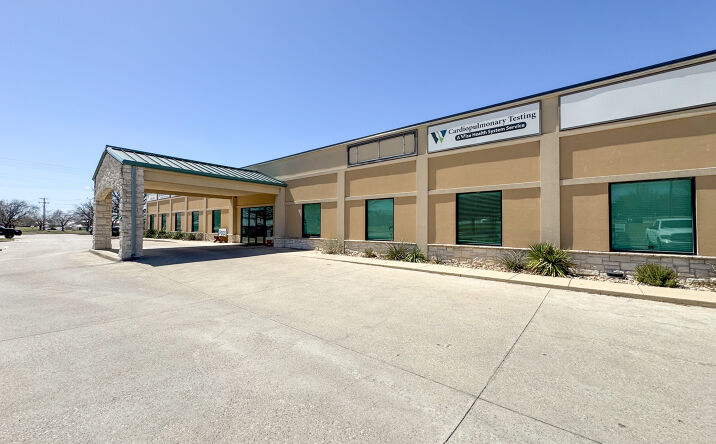 Pictures of Office property located at 2014 Ben Merritt Dr, Decatur, TX 76234 for lease - image #1