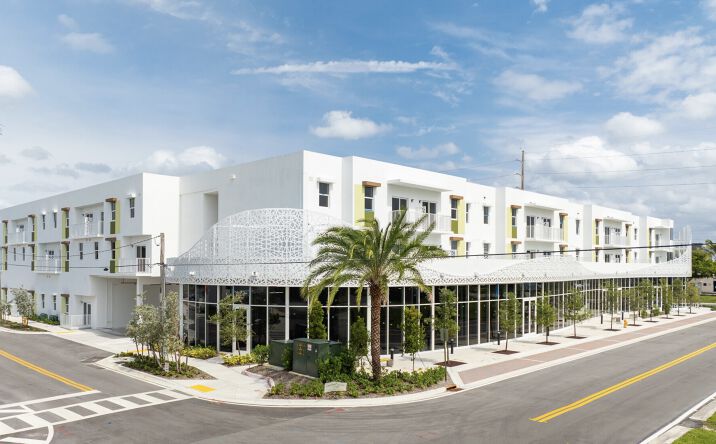 Pictures of Retail, Office, Restaurant property located at 500 N Dixie Hwy, Hallandale Beach, FL 33009 for lease - image #1