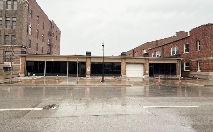 Pictures of Industrial, Retail, Office property located at 422 JERSEY Street #Suite B, Quincy, IL 62301 for lease - image #1