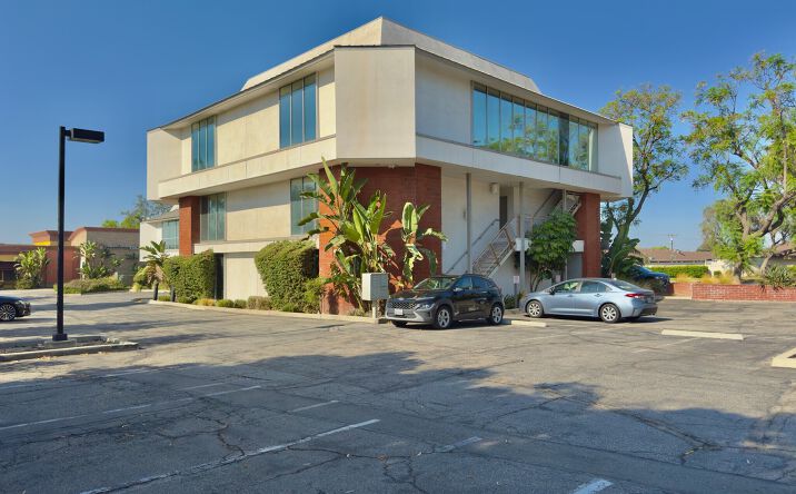 Pictures of Office property located at 678 S Indian Hill Blvd, Claremont, CA 91711 for lease - image #1