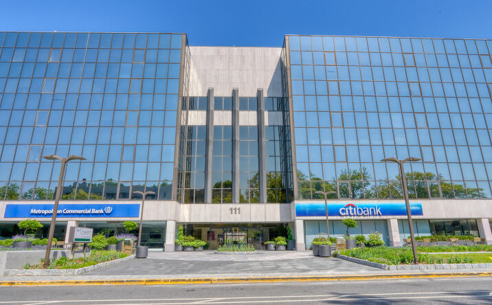 Pictures of Office property located at 111 Great Neck Rd, Great Neck, NY 11021 for lease - image #1