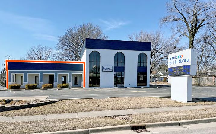 Pictures of Office property located at 801 12th St, Carlyle, IL 62231 for lease - image #1