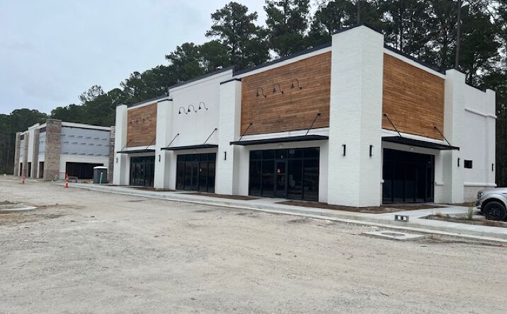 Pictures of Retail, Office, Restaurant property located at 8241 Pinellas Dr, Bluffton, SC 29910 for lease - image #1