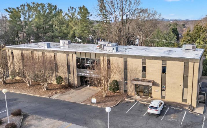 Pictures of Office property located at 1015 2nd St NE, Hickory, NC 28601 for lease - image #1