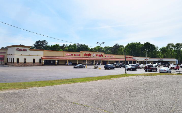Pictures of Retail property located at 530 W Central Ave, Wiggins, MS 39577 for lease - image #1