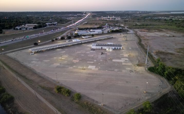 Pictures of Industrial property located at 1501 N Walton Walker Blvd, Dallas, TX 75211 for lease - image #1