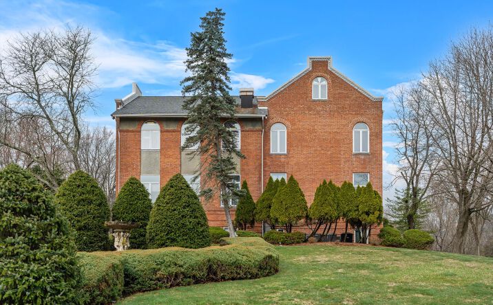 Pictures of Office property located at 615 NY-32, Woodbury, NY 10930 for lease - image #1