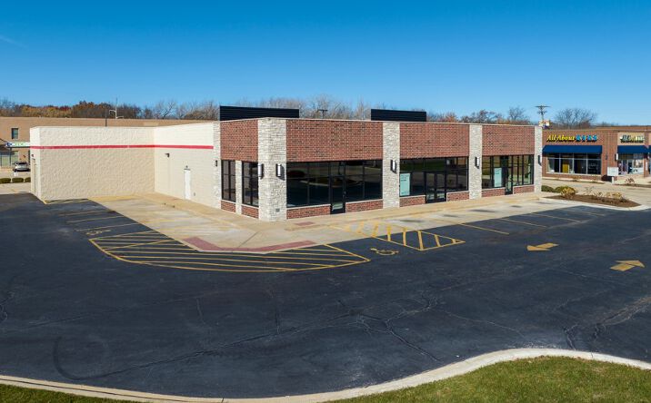 Pictures of Retail property located at 2151 Sycamore Rd, DeKalb, IL 60115 for lease - image #1