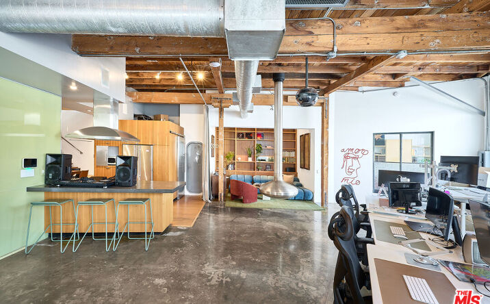 Pictures of Office property located at 122 Mildred Ave #2, Los Angeles, US 90291 for lease - image #1