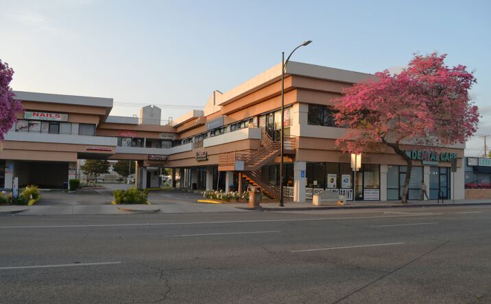 Pictures of Retail, Office property located at 916 W Burbank Blvd, Burbank, CA 91506 for lease - image #1