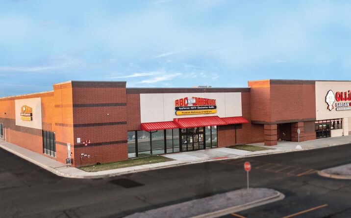 Pictures of Retail property located at 20600 13 Mile Rd, Roseville, MI 48066 for sales - image #1