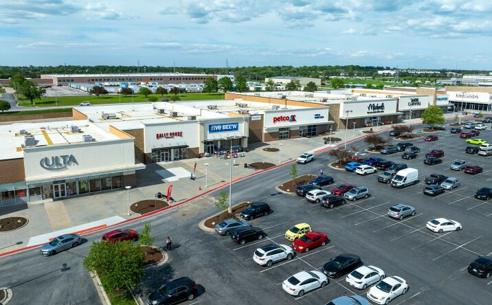 Pictures of Retail property located at 12300 K Plaza, Omaha, NE 68137 for sales - image #1