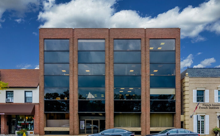 Pictures of Office property located at 560 Green Bay Rd, Winnetka, IL 60093 for lease - image #1