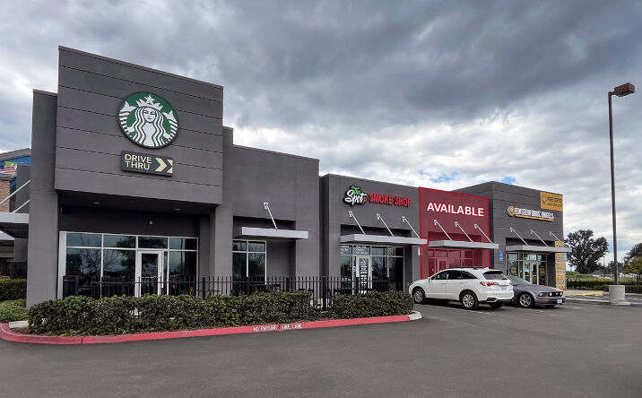 Pictures of Retail property located at 6893 N Golden State Blvd, Fresno, CA 93722 for lease - image #1