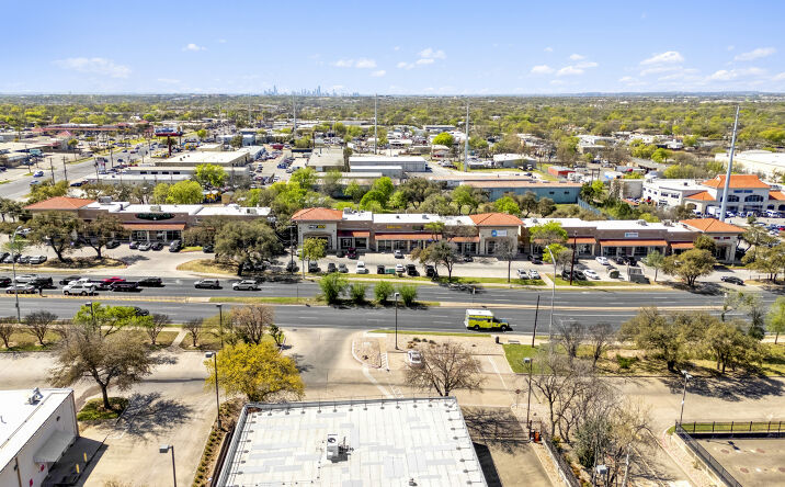 Pictures of Retail property located at 11220 N Lamar Blvd, Austin, TX 78753 for lease - image #1