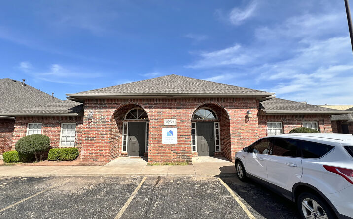 Pictures of Retail, Office property located at 10400 Vineyard Blvd, Oklahoma City, OK 73120 for lease - image #1