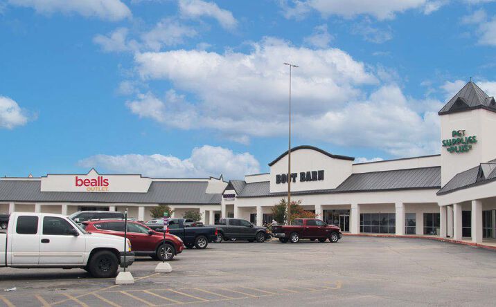 Pictures of Retail, Restaurant property located at 1500 E Court St, Seguin, TX 78155 for lease - image #1