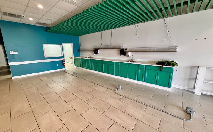 Pictures of Retail, Restaurant property located at 8814 Veterans Memorial Blvd, Metairie, LA 70003 for lease - image #1