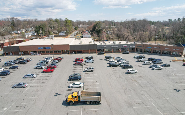 Pictures of Retail, Office, Restaurant property located at 1921 Coliseum Blvd, Greensboro, NC 27403 for lease - image #1