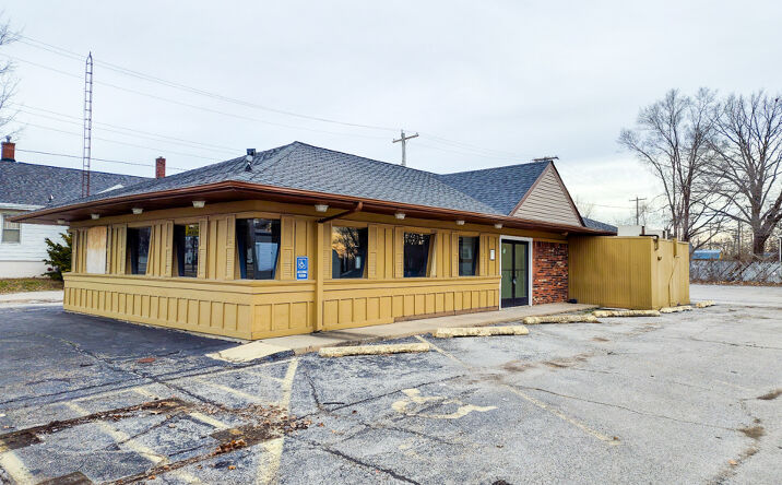 Pictures of Restaurant property located at 735 W Broadway, Centralia, IL 62801 for lease - image #1