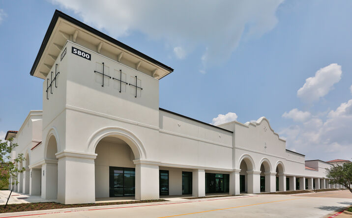 Pictures of Retail property located at 5800 N Interstate 35, Denton, TX 76207 for lease - image #1