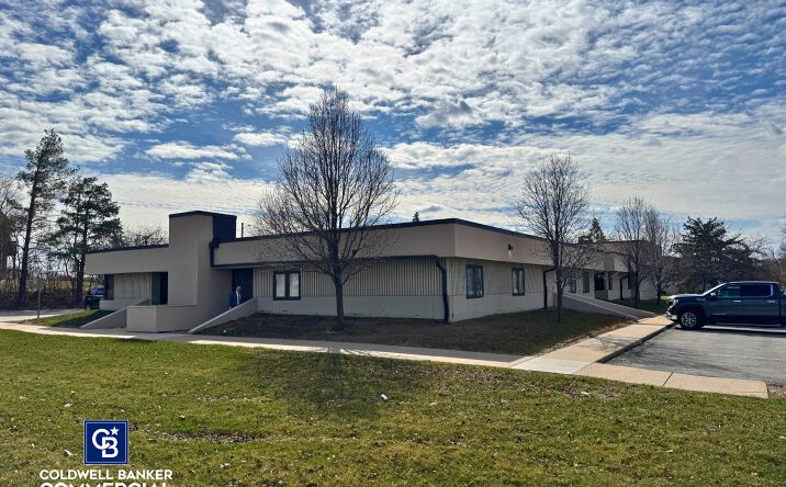 Pictures of Office property located at 3601 42nd St NE, Cedar Rapids, IA 52402 for sales - image #1