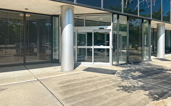Pictures of Office property located at 2014 W Pinhook Rd, 7th Floor,, Lafayette, LA 70508 for lease - image #1