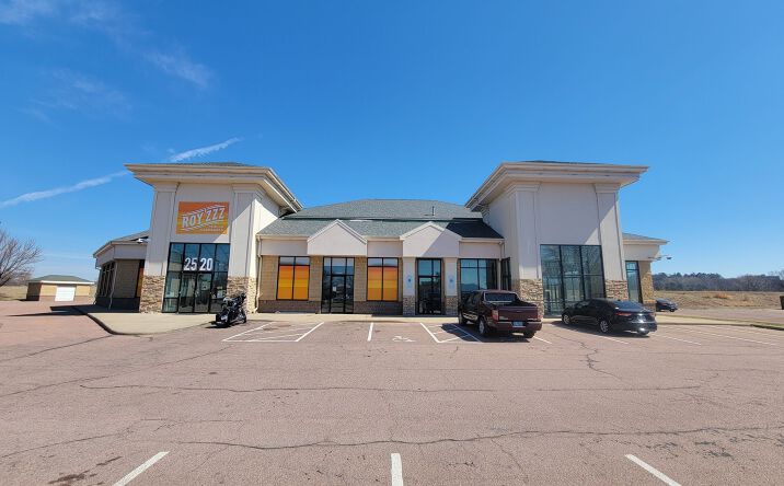 Pictures of Retail property located at 2524-2530 S Louise Avenue, Sioux Falls, SD 57106 for lease - image #1