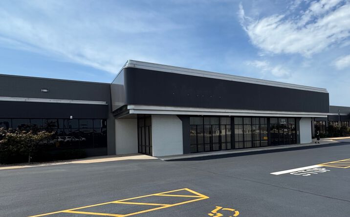 Pictures of Retail, Office property located at 1570 W Battlefield Rd, Springfield, MO 65807 for lease - image #1