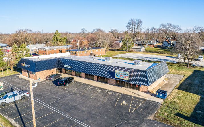 Pictures of Retail property located at 307 8th St SW, Altoona, IA 50009 for lease - image #1