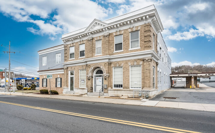 Pictures of Retail, Restaurant property located at 107 E Main St, Bath, PA 18014 for lease - image #1