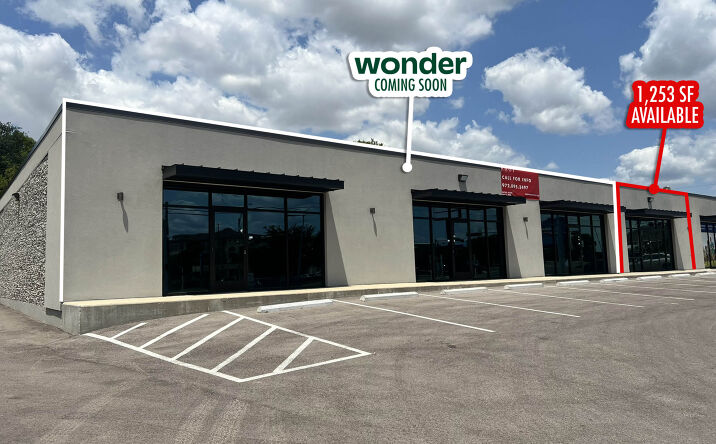 Pictures of Retail property located at 2525 Fort Worth Ave, Dallas, TX 75211 for lease - image #1