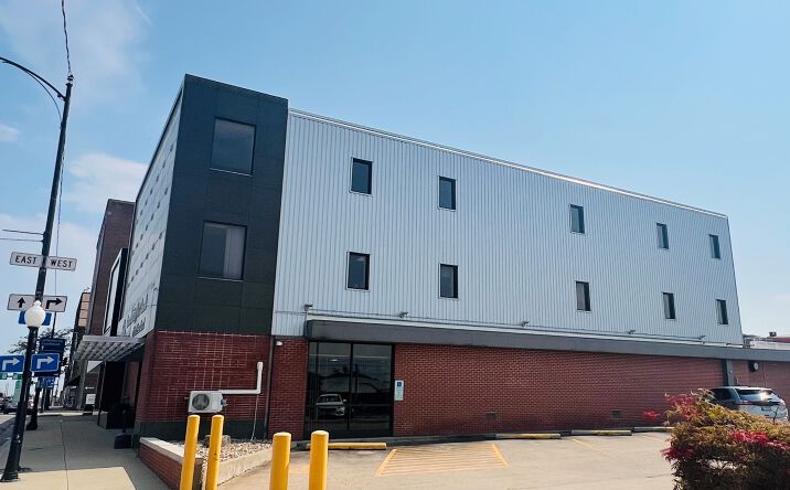 Pictures of Office property located at 117 N 10th St, Mt Vernon, IL 62864 for lease - image #1